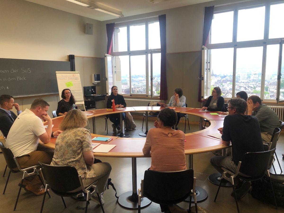 Gruppe im World Café mit Lisa Schäfer